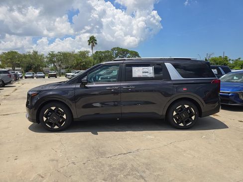 New 2027 Kia Carnival EX FWD image 5