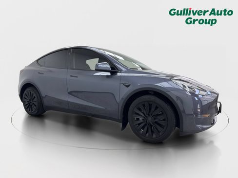 Used 2023 Tesla Model Y Long Range AWD/4WD image 12