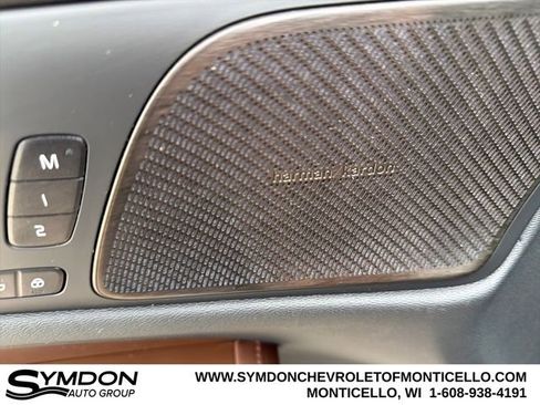 Used 2023 Volvo V60 B5 Cross Country Ultimate image 16