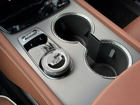 New 2027 Cadillac Vistiq Luxury w/ LPO, Floor Liner Package AWD/4WD image 29