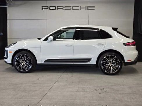 Certified 2025 Porsche Macan AWD/4WD image 2