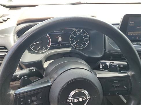 Used 2023 Nissan Rogue S image 4