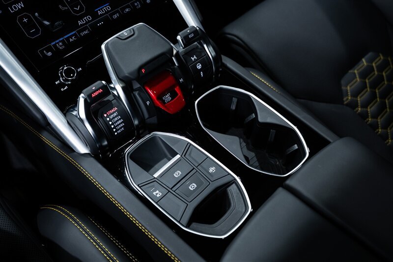Used 2020 Lamborghini Urus AWD/4WD image 55