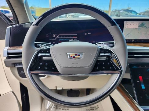 Used 2026 Cadillac Escalade Platinum Sport w/ LPO, Floor Liner Package AWD/4WD image 30