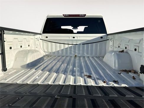 Used 2025 GMC Sierra 1500 SLT image 8