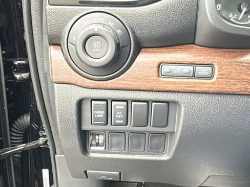 Certified 2024 Nissan Titan Platinum Reserve w/ Moonroof Package image 17