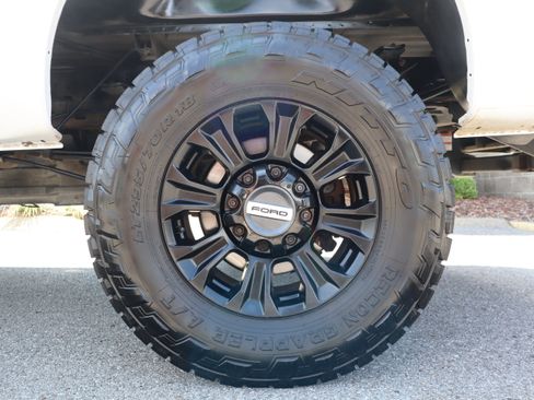 Used 2015 Ford F350 Lariat w/ Lariat Interior Package AWD/4WD image 11