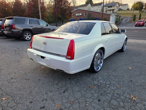 Used 2006 Cadillac DTS w/ Trunk Convenience Package image 5