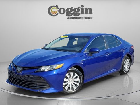 Used 2018 Toyota Camry LE image 1