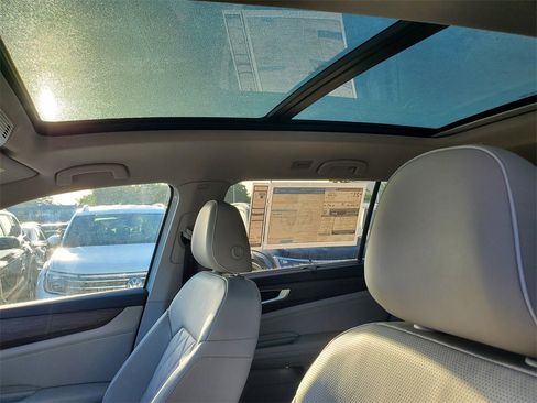 New 2026 Volkswagen Atlas SE image 8