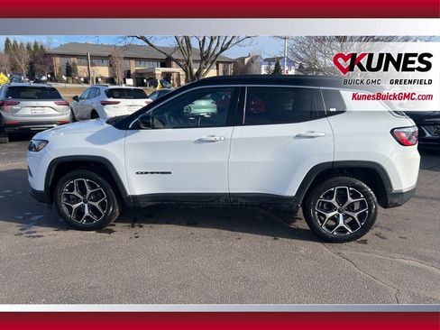 Used 2025 Jeep Compass Limited image 10