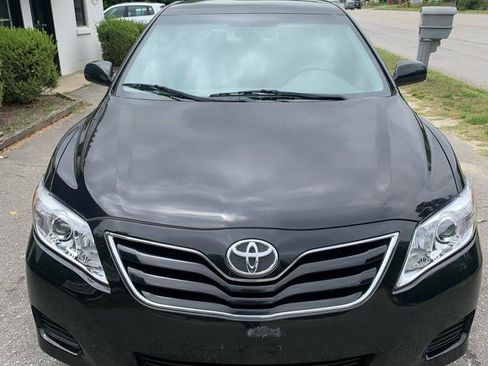 Used 2011 Toyota Camry LE w/ LE Extra-Value Pkg FWD image 2