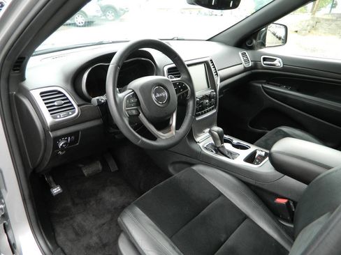 Used 2017 Jeep Grand Cherokee Altitude AWD/4WD image 11
