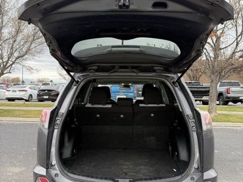 Used 2018 Toyota RAV4 XLE image 9