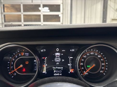 Used 2019 Jeep Wrangler Unlimited Sahara image 6