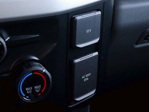 Used 2025 Ford F250 XLT image 25