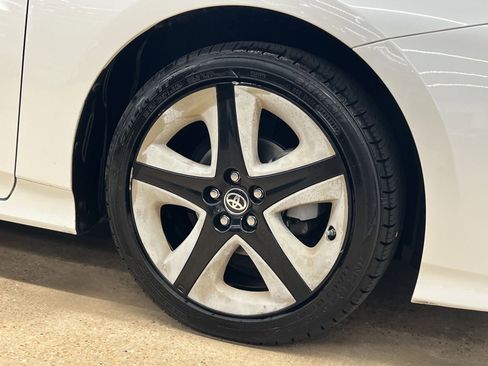 Used 2016 Toyota Prius Three Touring FWD image 10