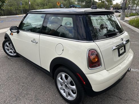 Used 2009 MINI Cooper Hardtop w/ Premium Pkg FWD image 2