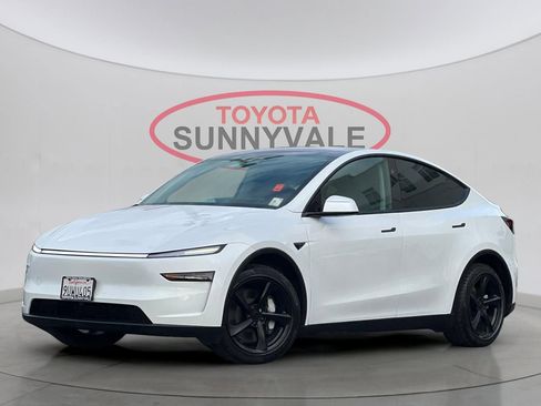 Used 2026 Tesla Model Y Premium image 2