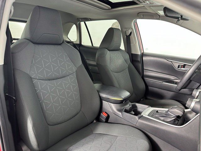 Used 2020 Toyota RAV4 XLE w/ Convenience Package AWD/4WD image 26