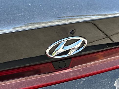 Used 2022 Hyundai Elantra SEL w/ Convenience Package FWD image 13