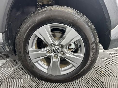 Used 2022 Toyota RAV4 XLE w/ Convenience Package image 41