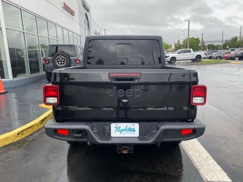 Used 2022 Jeep Gladiator Sport image 8