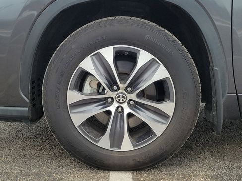 Used 2022 Toyota Highlander XLE image 5