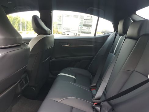 Used 2025 Toyota Camry SE image 11