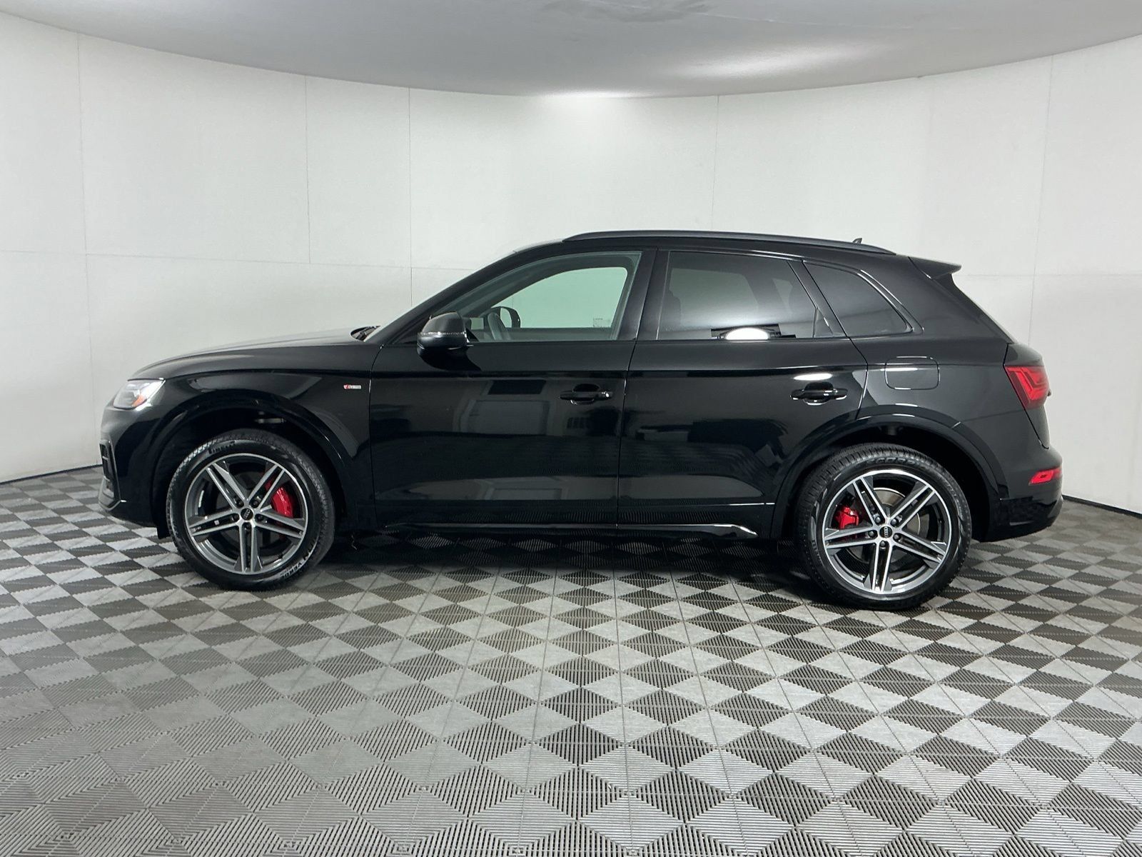 Used 2025 Audi Q5 e Premium Plus w/ Premium Plus Package AWD/4WD image 4