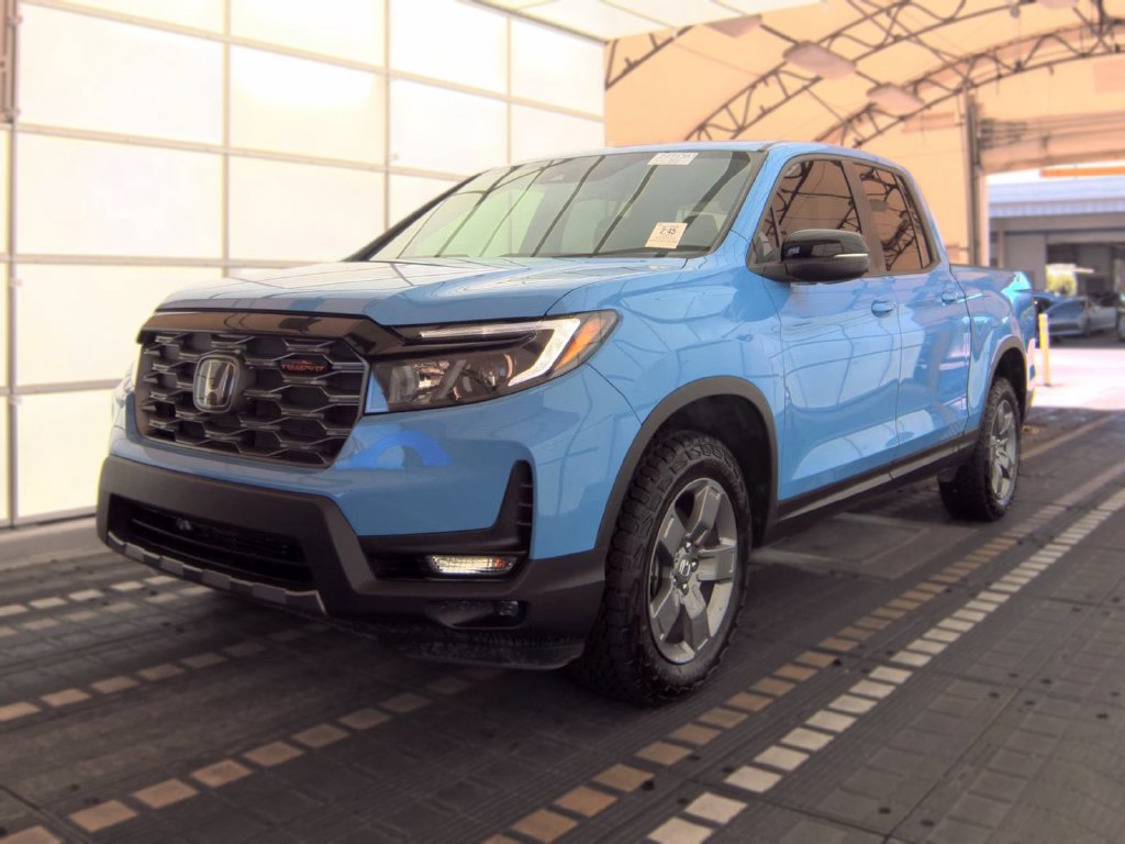 Used 2025 Honda Ridgeline TrailSport image 2