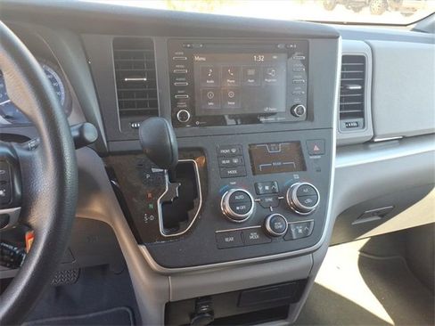 Used 2020 Toyota Sienna LE image 14