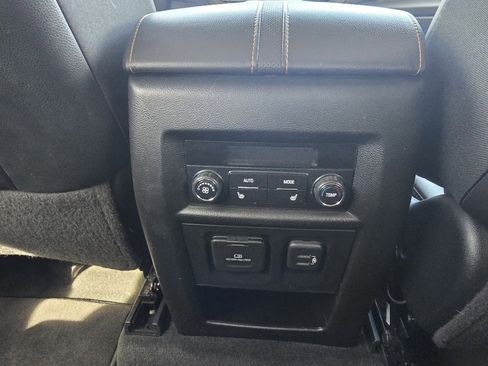 Used 2019 Chevrolet Traverse Premier w/ Driver Confidence II Package image 30