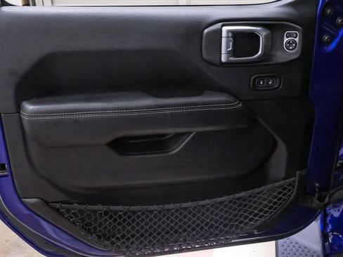 Used 2018 Jeep Wrangler Unlimited Sahara AWD/4WD image 24