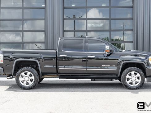 Used 2015 GMC Sierra 2500 Denali w/ Duramax Plus Package AWD/4WD image 9