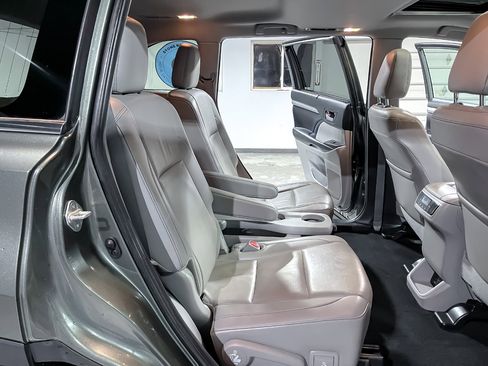 Used 2019 Toyota Highlander XLE image 19