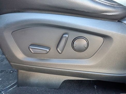 Used 2020 Ford Explorer XLT w/ Equipment Group 202A image 20