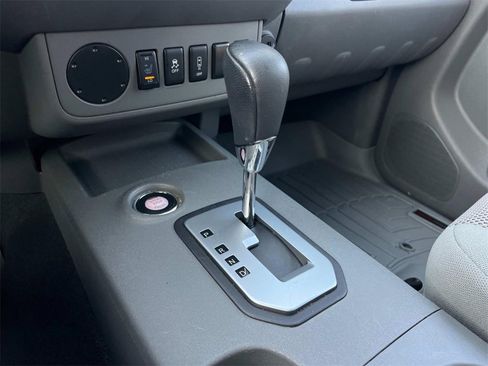 Used 2021 Nissan Frontier SV w/ Midnight Edition Floor Mats image 32