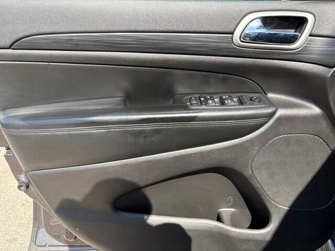 Used 2019 Jeep Grand Cherokee Altitude image 31