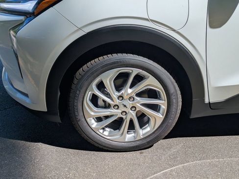 New 2027 Chevrolet Bolt LT FWD image 7