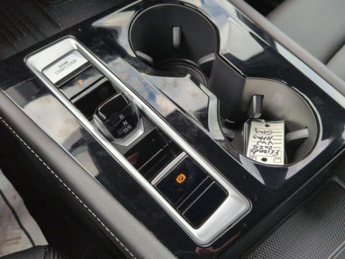 Used 2025 Volkswagen Atlas Cross Sport SE image 21