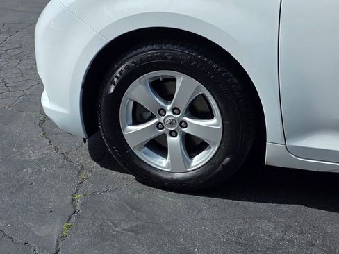 Used 2015 Toyota Sienna LE image 5