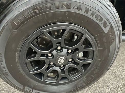 Certified 2022 Toyota Tacoma SR5 image 10