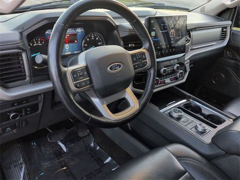 Used 2023 Ford Expedition Max XLT image 11