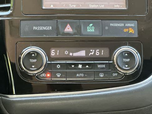 Used 2015 Mitsubishi Outlander SE AWD/4WD image 14