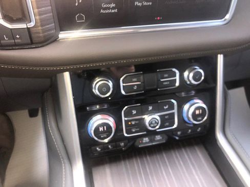 Used 2022 GMC Yukon XL Denali image 14