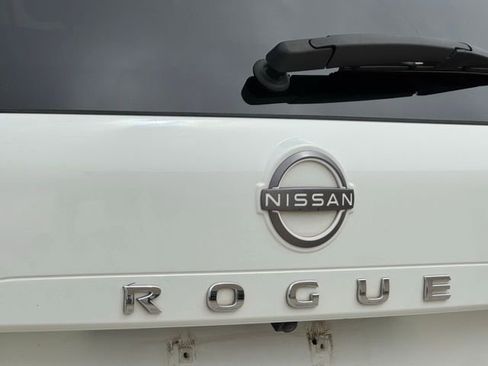 Used 2023 Nissan Rogue S image 12
