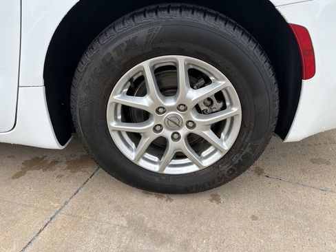 Used 2024 Chrysler Voyager LX image 8