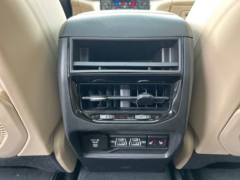 Used 2023 Jeep Grand Cherokee Limited w/ Luxury Tech Group II image 44