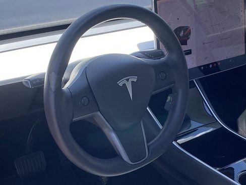 Used 2020 Tesla Model Y Long Range AWD/4WD image 24